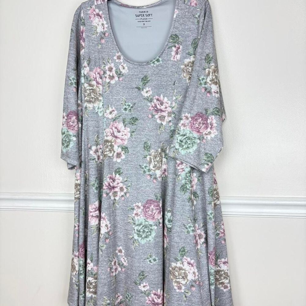 Torrid Super Soft Floral Swing Dress 3X Gray Pink Rose Print